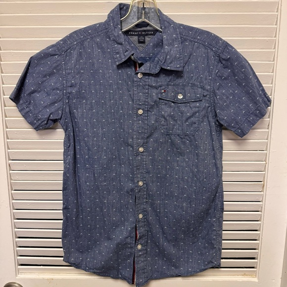 Tommy Hilfiger short sleeved button up Boys 14/16 - Picture 2 of 5